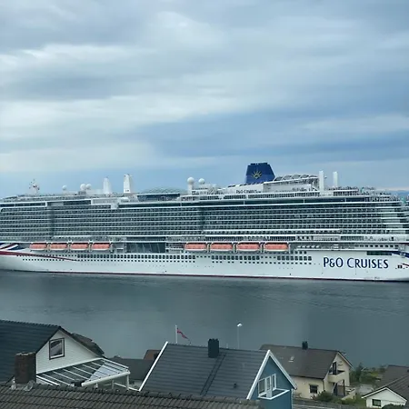 Single-family With Sea Views - Close To The Center Apartman