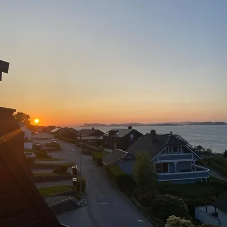 Single-family With Sea Views - Close To The Center דירה