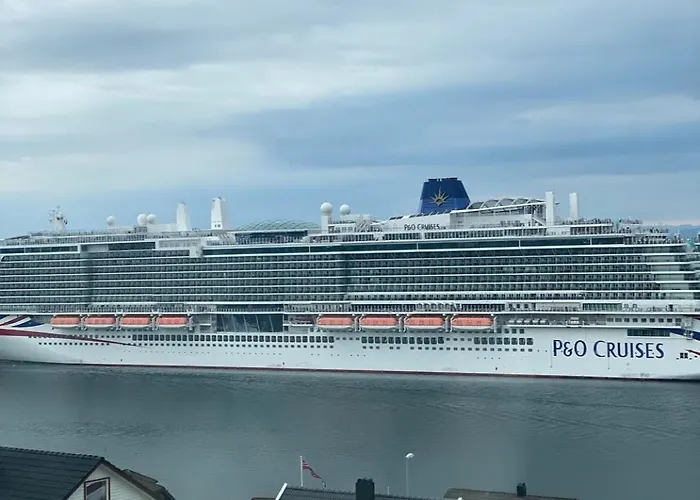 Single-family With Sea Views - Close To The Center Appartamento