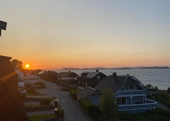 Single-family With Sea Views - Close To The Center Appartamento